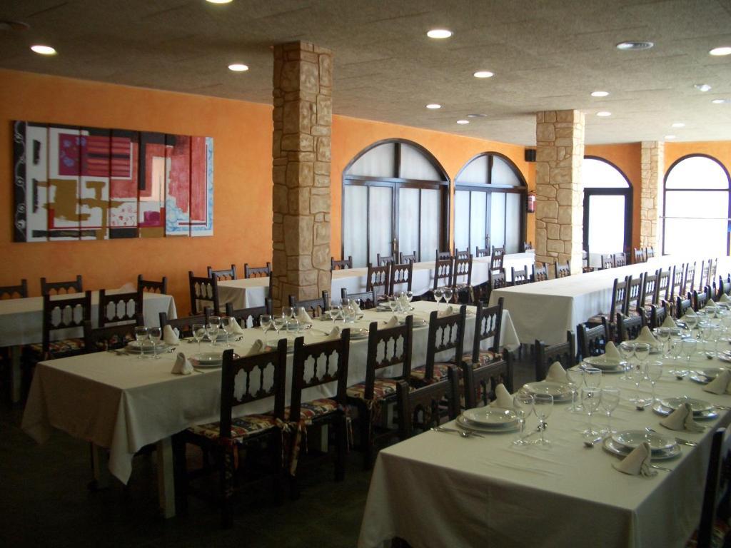 Hotel Pique Gandesa Bagian luar foto
